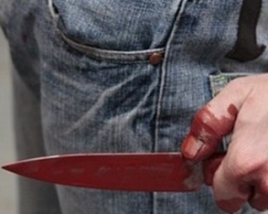 В Ивано-Франковске пьяный мужчина порезал девушку, после чего пытался покончить жизнь самоубийством