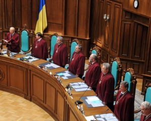 Украинцам советуют более остро высказать свое &quot;фе&quot; судьям КСУ