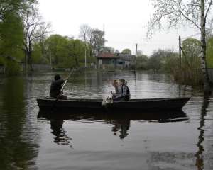 Під час паводків на Чернігівщині човни заміняли велосипеди