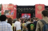 На фестивале "Stare Misto" мокрые фанаты танцевали балканские танцы