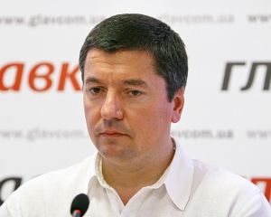 Акцію "Вставай, Україно!" потрібно продовжувати. До Тимошенко дослухатися не слід - політолог