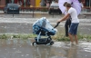 В Крыму река затопила крупнейший торговый центр и железнодорожные пути