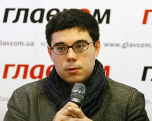 Поява тушок - прямий наслідок того, що Яценюк поспішає злити свою партію з партією Тимошенко - експерт