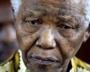 Нельсон Мандела находится на грани жизни и смерти