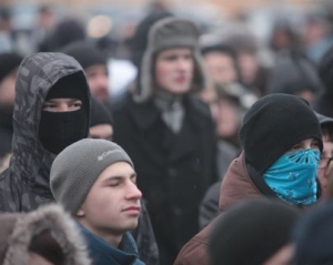 &quot;Полегшити роботу&quot;: у МВС захотіли, щоб мітингувальники не одягали шарфи та маски