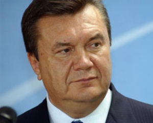 Янукович відмінив літні відпустки прем&#039;єру  та частині уряду через невиконання плану