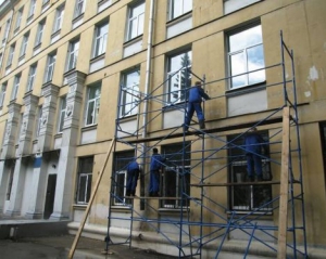 Прем'єр доручив міністрам терміново взятися за ремонт навчальних закладів