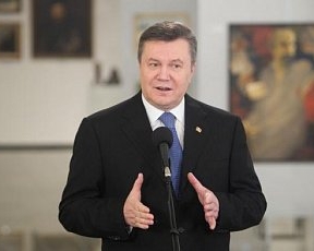 Янукович їде в Єнакієве, щоб сходити на могилу матері?