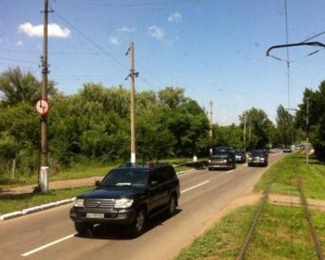 Людей майже годину &quot;маринували&quot; в автобусах, поки не проїхав кортеж Януковича