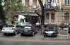 Непогода в Одессе: деревья раздавили несколько автомобилей и киоск, 4 пострадавших