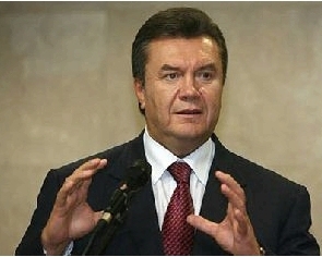 Янукович поздравил медиков: за два года его медреформы они почувствовали &quot;покращення&quot;