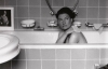 В день смерти Гитлера американские журналисты фотографировались в его ванне