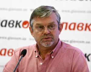 Янукович не придет в парламент - Небоженко