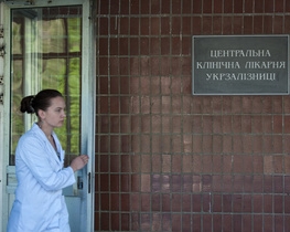 Немецкие врачи покинули больницу Тимошенко, не пообщавшись с прессой