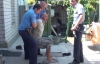 Міліціонери-гвалтівники силою одягали наручники на журналіста зі зламаною ногою. Без жодної причини