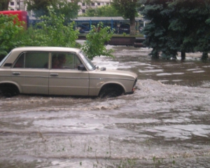Через небувалі зливи Прикарпаття пішло під воду
