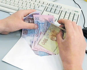 Средняя зарплата в Украине выросла на 20 гривен - Госстат