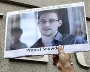 Британские букмекеры начали принимать ставки на Сноудена