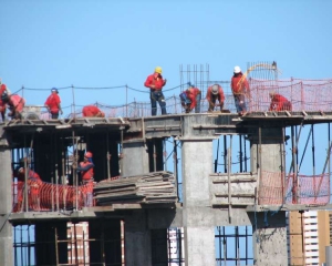 Обсяги будівництва в Україні впали ледь не на половину - експерт