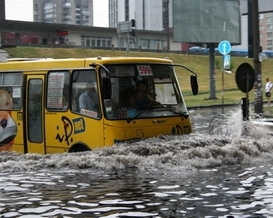 Через потужну зливу у Києві підтоплено кілька районів