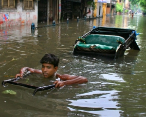 Жертвами наводнения в Индии могут стать более 10 тысяч человек