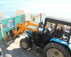 У Ялті розпочався демонтаж парканів для забезпечення вільного доступу на пляжі