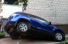 Киянка "припаркувала" свою Mazda СХ7 у підвал багатоповерхівки