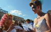 На параде невест в Ровно девушки танцевали под открытым небом и катались на байках