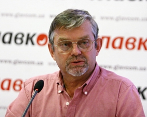 Эксперт: "Янукович прекрасно понимает, что мы скатываемся в пропасть"