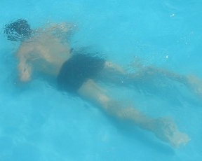 Россиянин утонул в Крыму в бассейне, пытаясь научиться плавать
