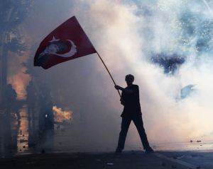 У Стамбулі протестувальники влаштували &quot;газовий&quot; фестиваль