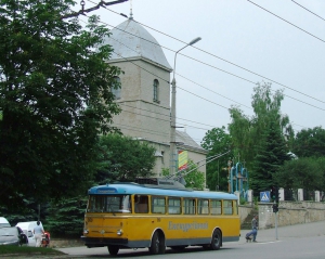 Недостаток троллейбусов в Тернополе: На маршрут выпустили даже экскурсионный