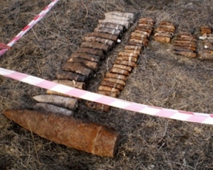 Возле музея &quot;Пирогово&quot; нашли боеприпасы в тайнике &quot;черных археологов&quot;