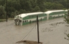 Мощнейший ливень затопил пассажирский поезд, людей спасали на надувных лодках