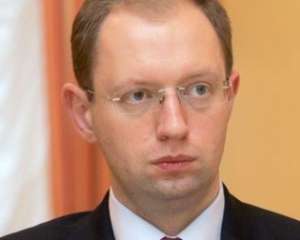 Яценюк каже, що Україна має прийняти євроінтеграційні закони не пізніше серпня