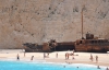В бухте Навагио лежит затонувший корабль контрабандистов