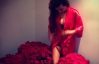 Анна Седокова в сексуальном халате похвасталась "миллионом роз"