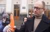 На суді по справі Тітушка Яценюка "затролили" морквою