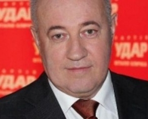 Поки президент сам у себе орендуватиме гвинтокрил, корупція в країні не зникне - "ударівець"