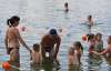 На міському пляжі Рівного спортсмени безкоштовно навчають плавати 