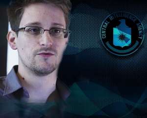 Сноуден находится в &quot;Шереметьево&quot; как обычный пассажир