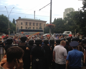 У Києві активісти штурмували Святошинський райвідділок міліції