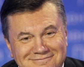 Янукович поздравил Олланда с Днем взятия Бастилии
