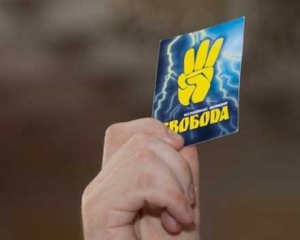 Луцкие "свободовцы" видрехстилися от яичного инцидента с Коморовським