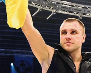 Макс Бурсак переміг Принца Аррона і захистив титул чемпіона Європи