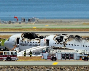 Пасажири літака, що розбився в Сан-Франциско зажадали компенсації від Boeing