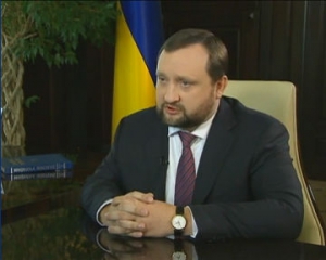 Арбузов говорит, что правительство все лето будет работать над новыми законопроектами