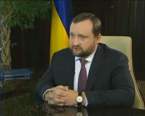 Арбузов каже, що уряд усе літо працюватиме над новими законопроектами