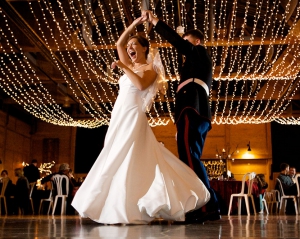 Хореограф весільних танців заробляє 100 гривень за годину