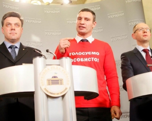 Моноліт Януковича розсипеться, олігархи  почнуть &quot;яйцекладку&quot; в чужому таборі - Луценко